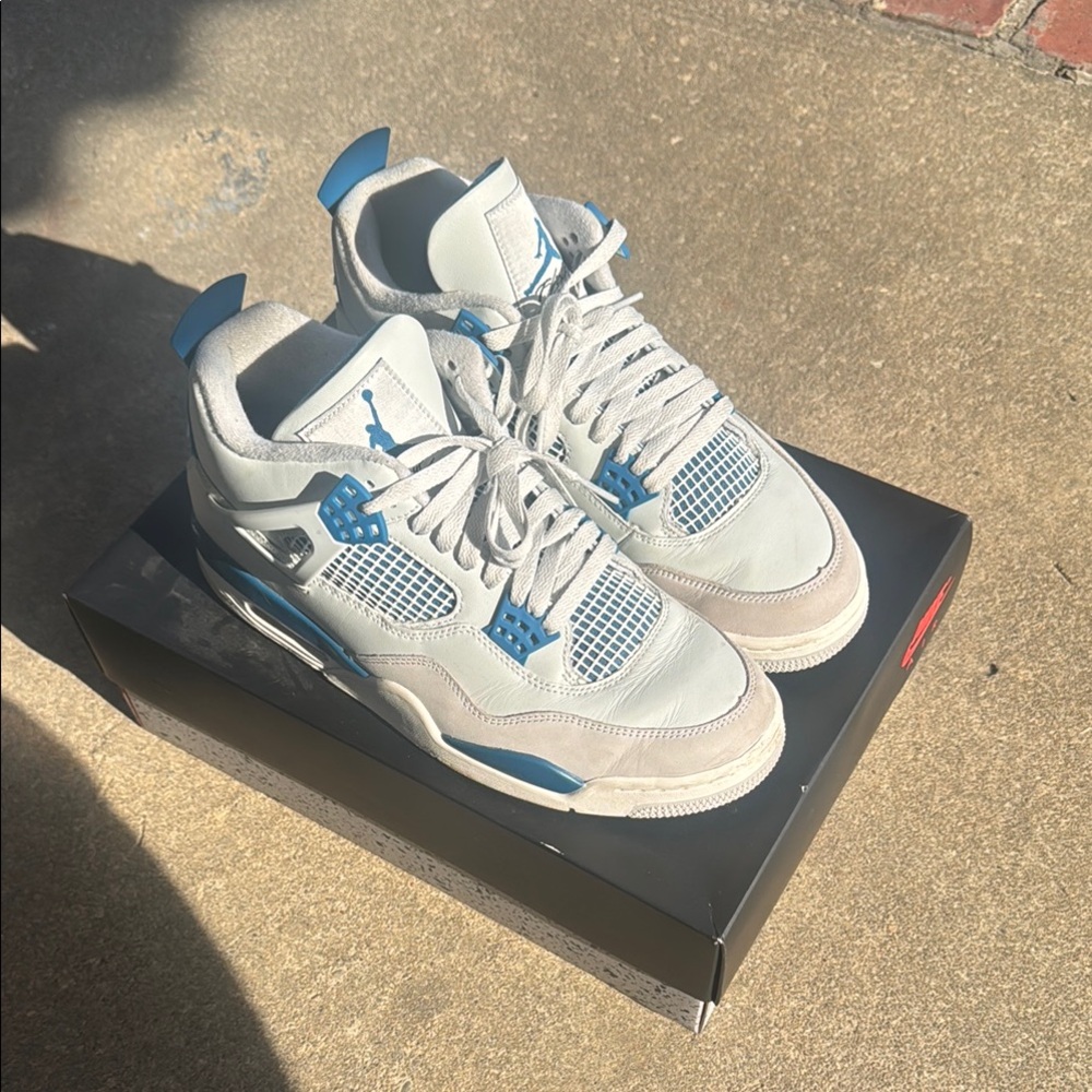 Jordan 4 Retro “Military Blue (2024)”